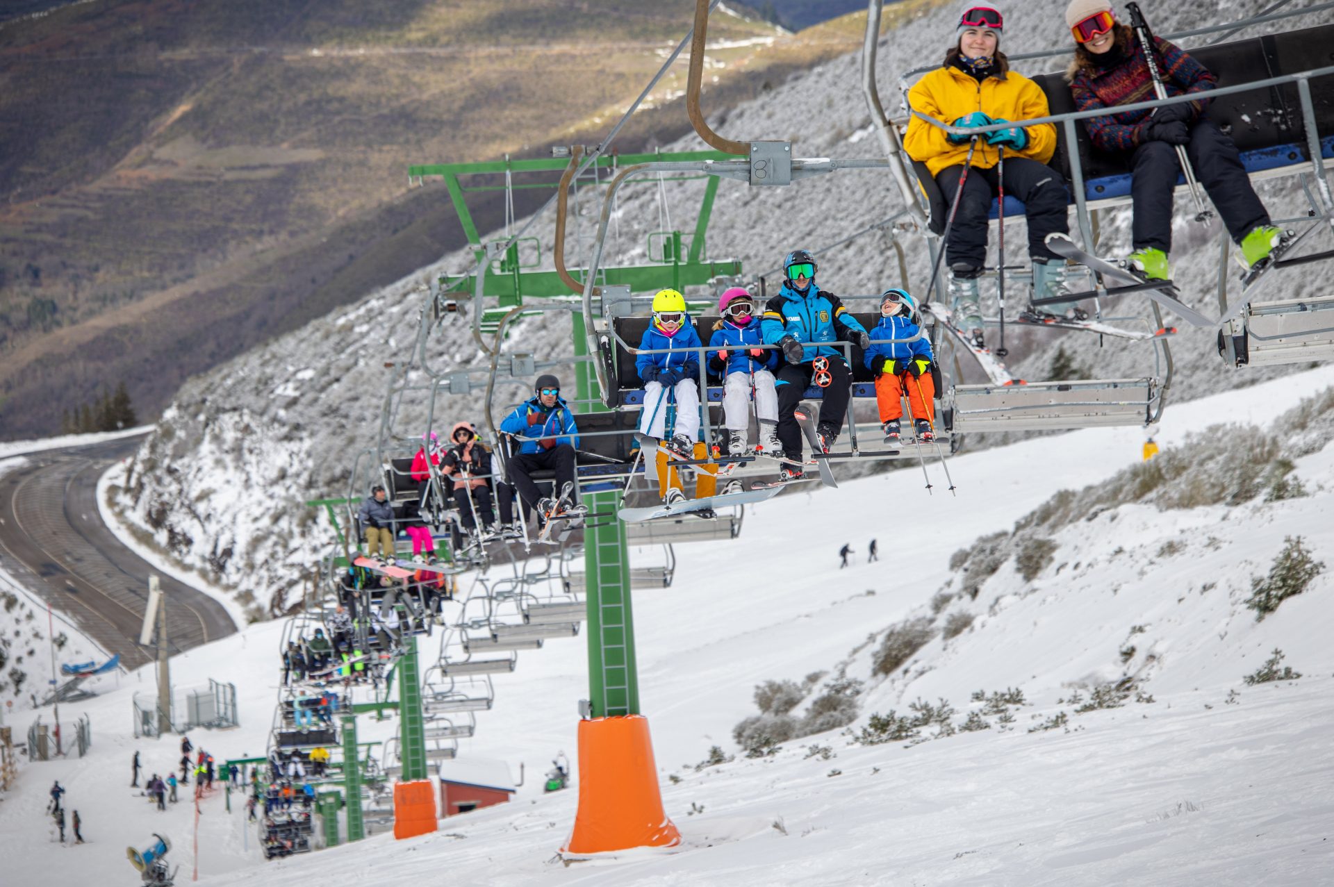 Pistas de esquí europeas ya usan parte de nieve artificial. / Foto: EFE.
