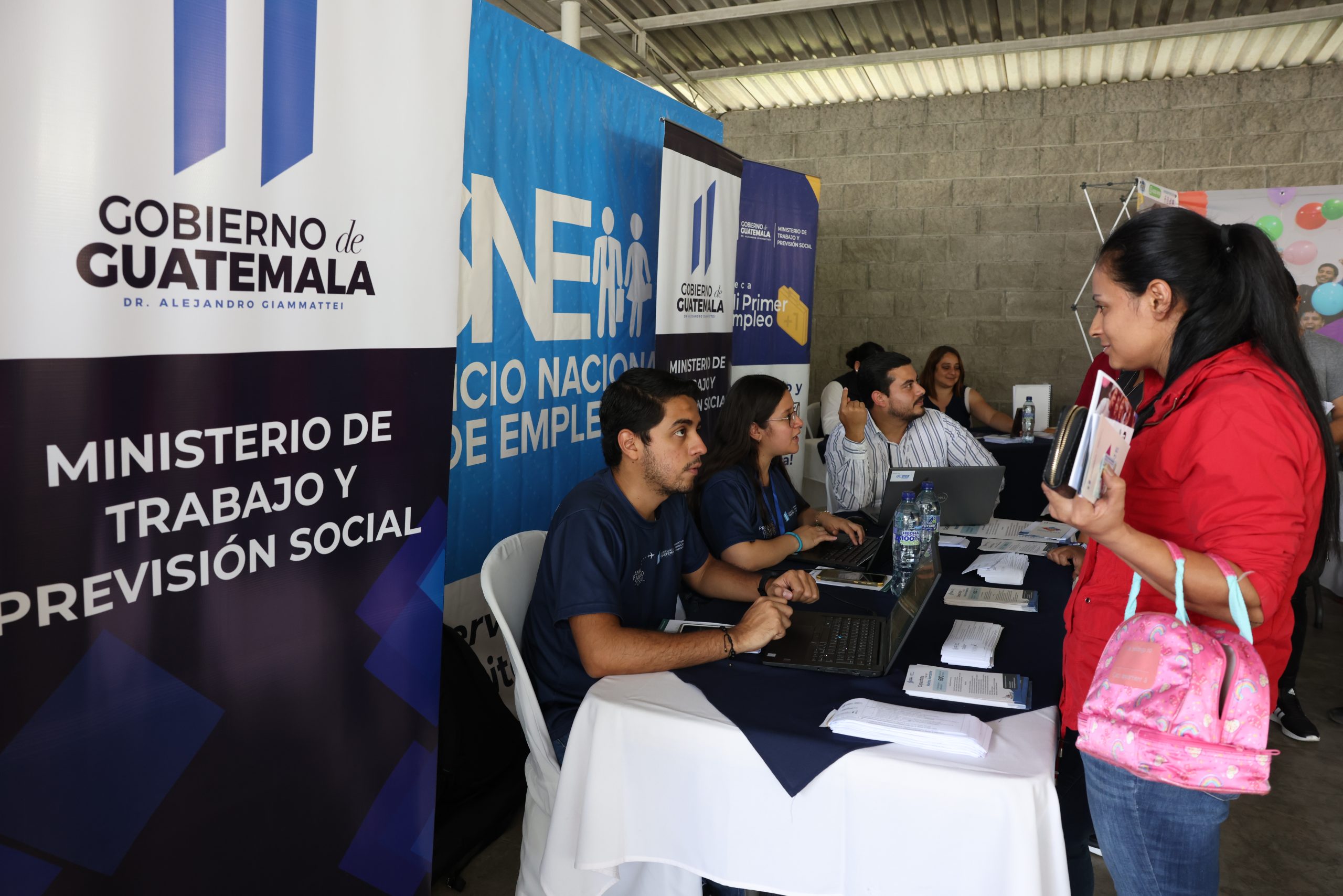 Ferias de empleo nacionales alcanzaron a más de 30 mil 400 personas