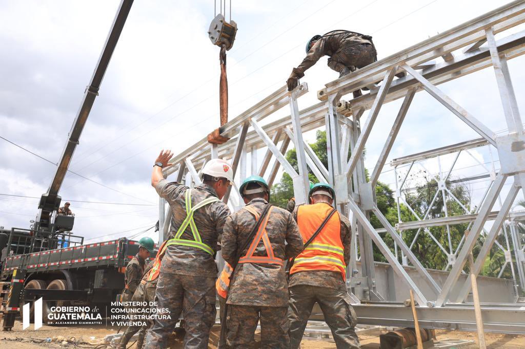 Mindef y CIV verifican instalación de puente temporal en kilómetro 17.5 ruta al Pacífico