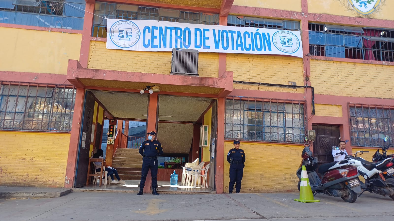 Operativos de seguridad en centros de votación. /Foto: PNC