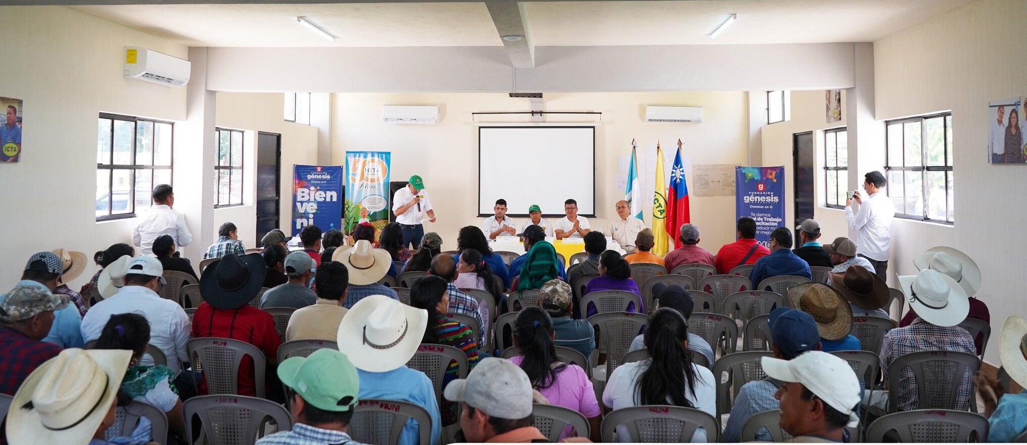 En Baja Verapaz imparten charlas para la conservación del maíz