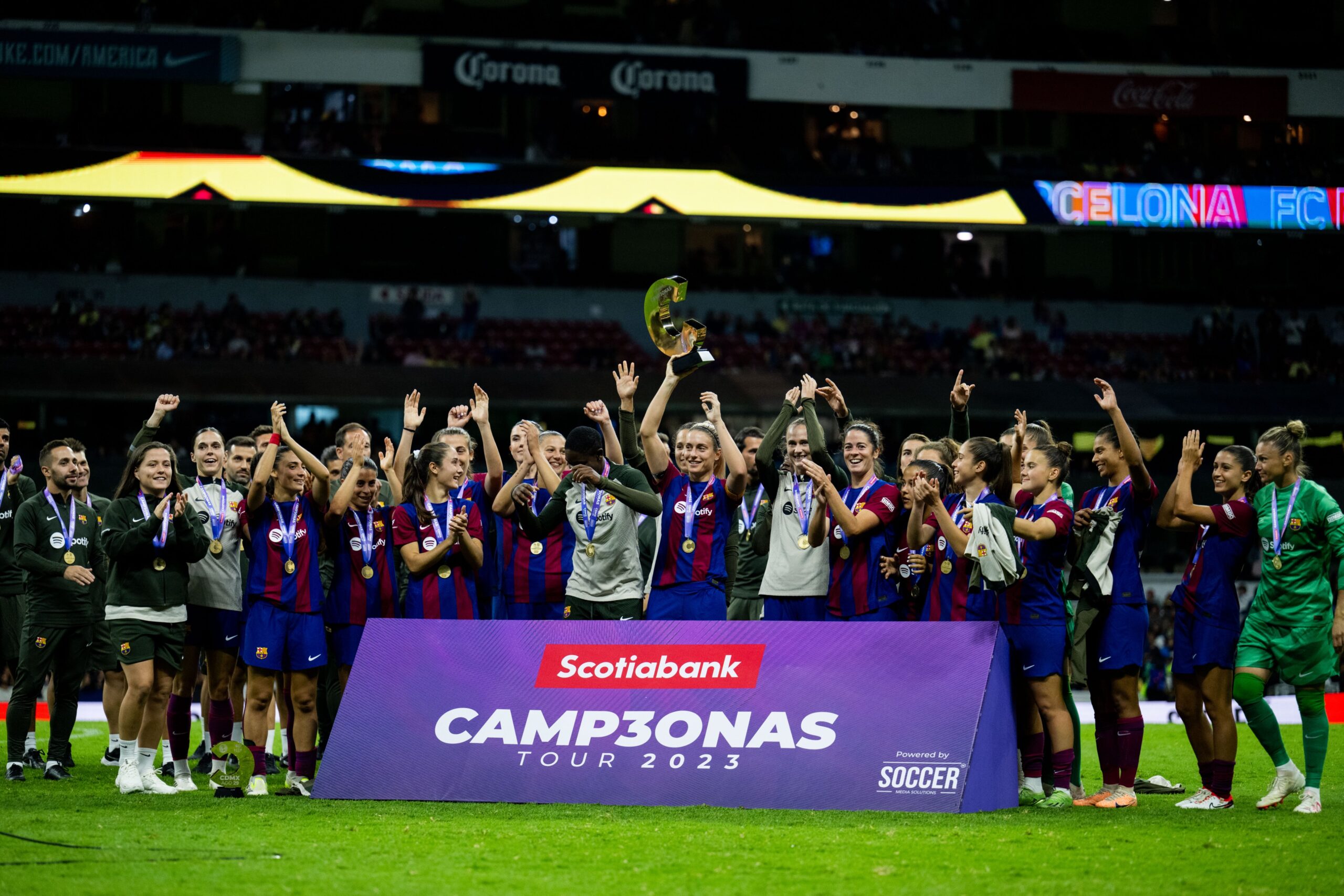 El Barcelona conquista el Estadio Azteca