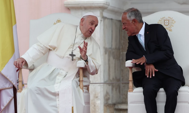 El Papa pide desde Lisboa políticas para proteger el medio ambiente y ayudar a los jóvenes