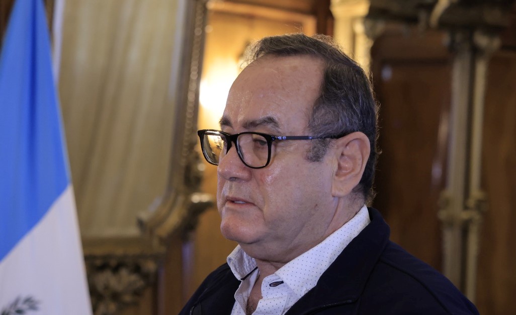 Presidente de Guatemala apoya los esfuerzos de Ucrania para recuperar Crimea