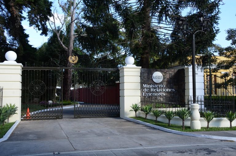 Minex da seguimiento a caso de guatemalteca detenida en el aeropuerto de San Francisco