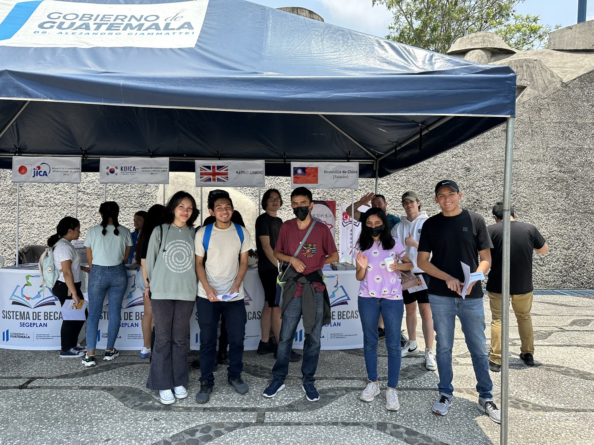 Más de 24 mil guatemaltecos fueron beneficiados con becas de estudio de Segeplan