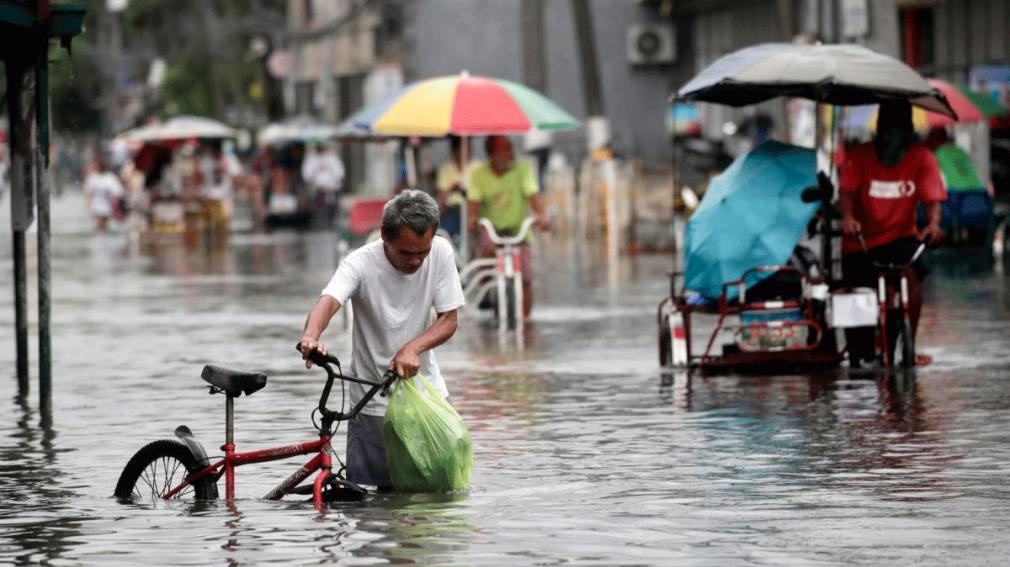 Un fuerte tifón paraliza el tráfico aéreo en el sur de Japón