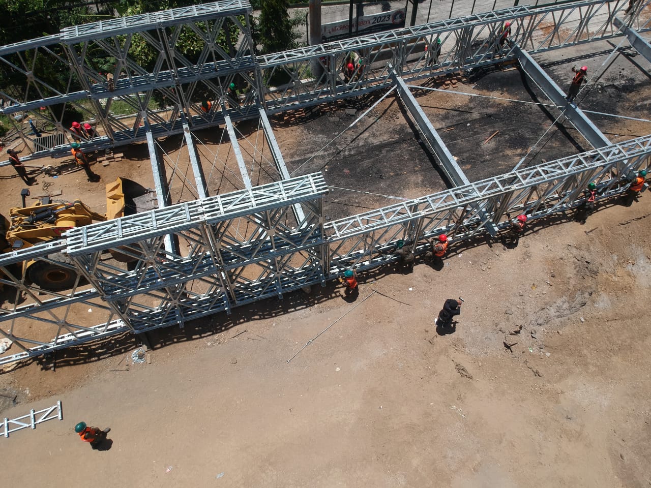 Ejército avanza 52 % en instalación de puente temporal en ruta al Pacífico