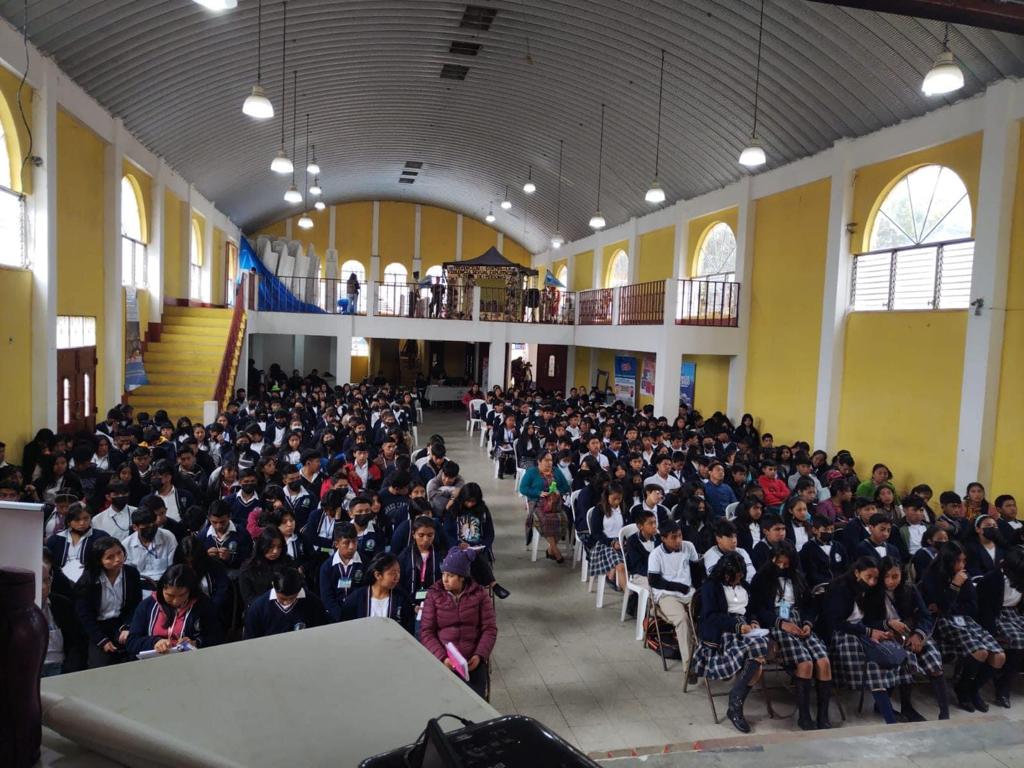 Desarrollan feria para prevención de embarazos en adolescentes