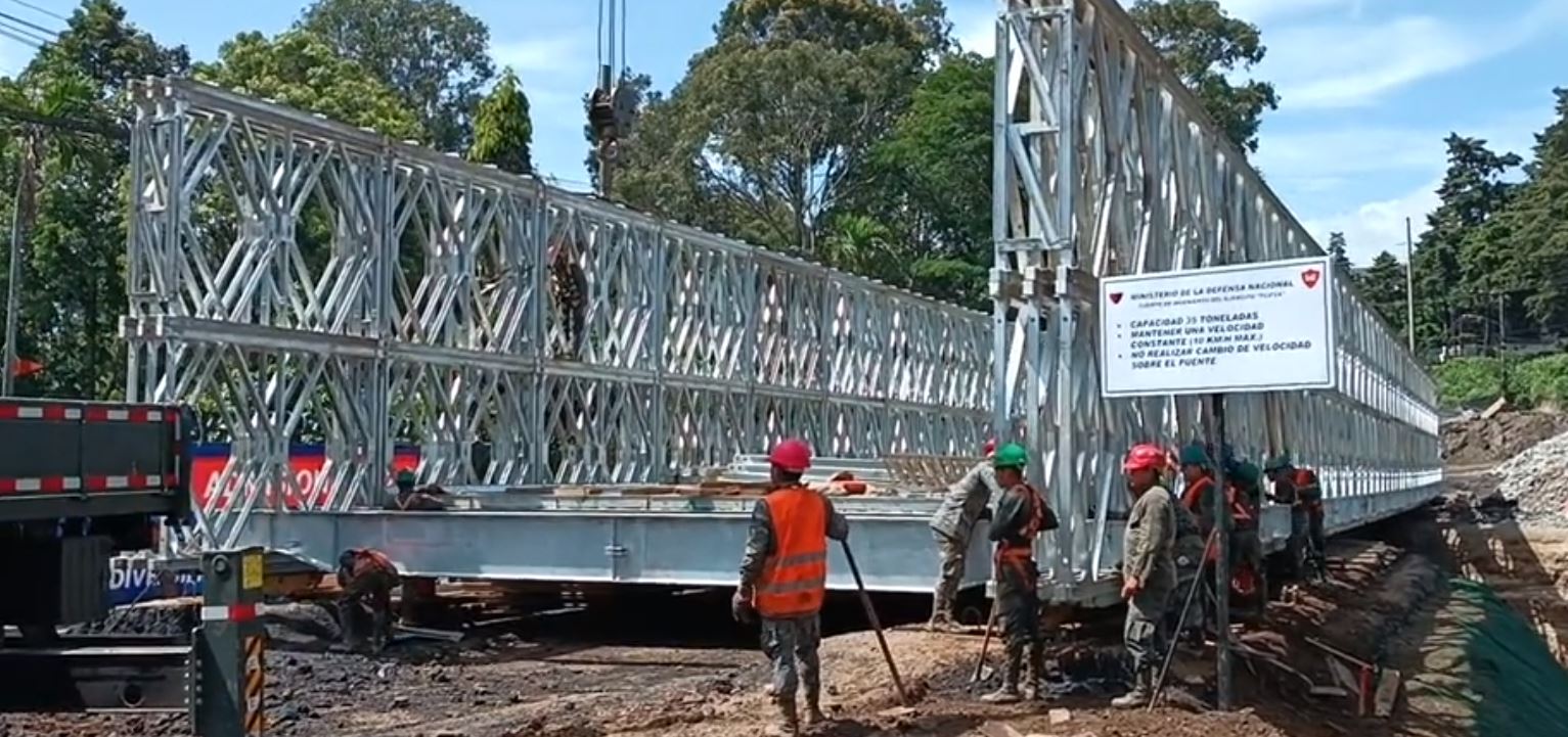 Ejército en trabajos finales de puente temporal ruta al Pacífico