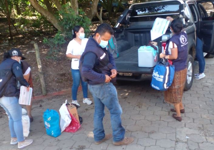 Vacuna Móvil beneficia a población de Sacatepéquez e Izabal