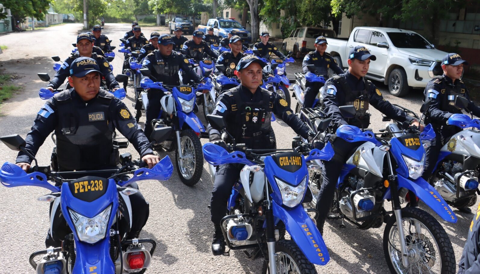 Izabal, Zacapa, Quetzaltenango y Petén reciben motocicletas para fortalecer la seguridad