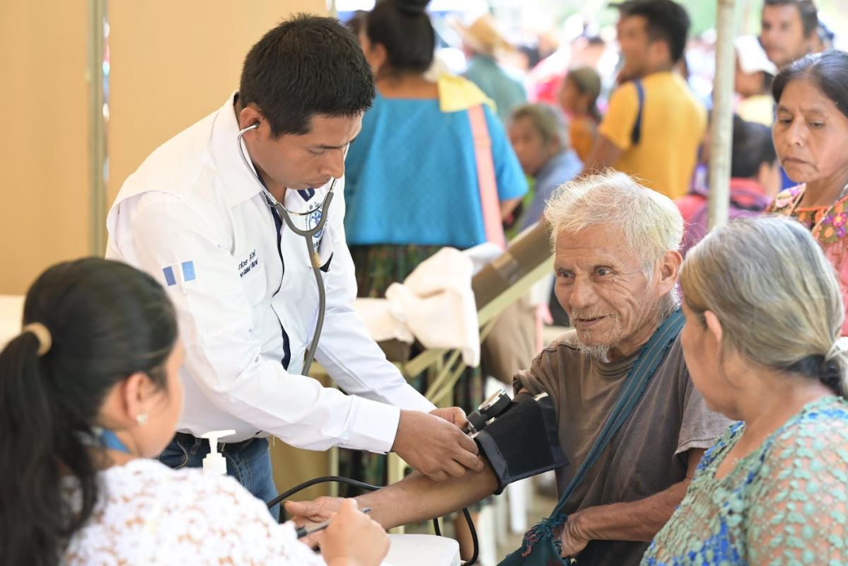 Adultos mayores de Alta Verapaz beneficiados con jornadas de salud