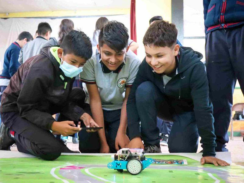 Más de 700 niños reciben taller de robótica en Huehuetenango