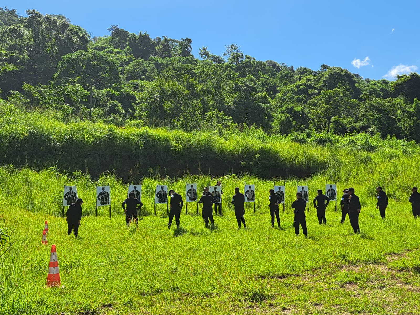 Agentes de Dipanda de la PNC desarrollaron prácticas de tiro real