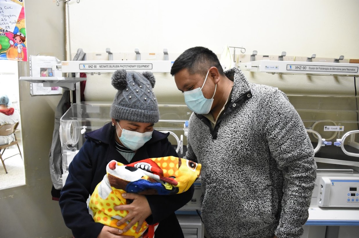 Mateo sobrevive al ser el primer bebé en recibir tratamiento con óxido nítrico en Totonicapán