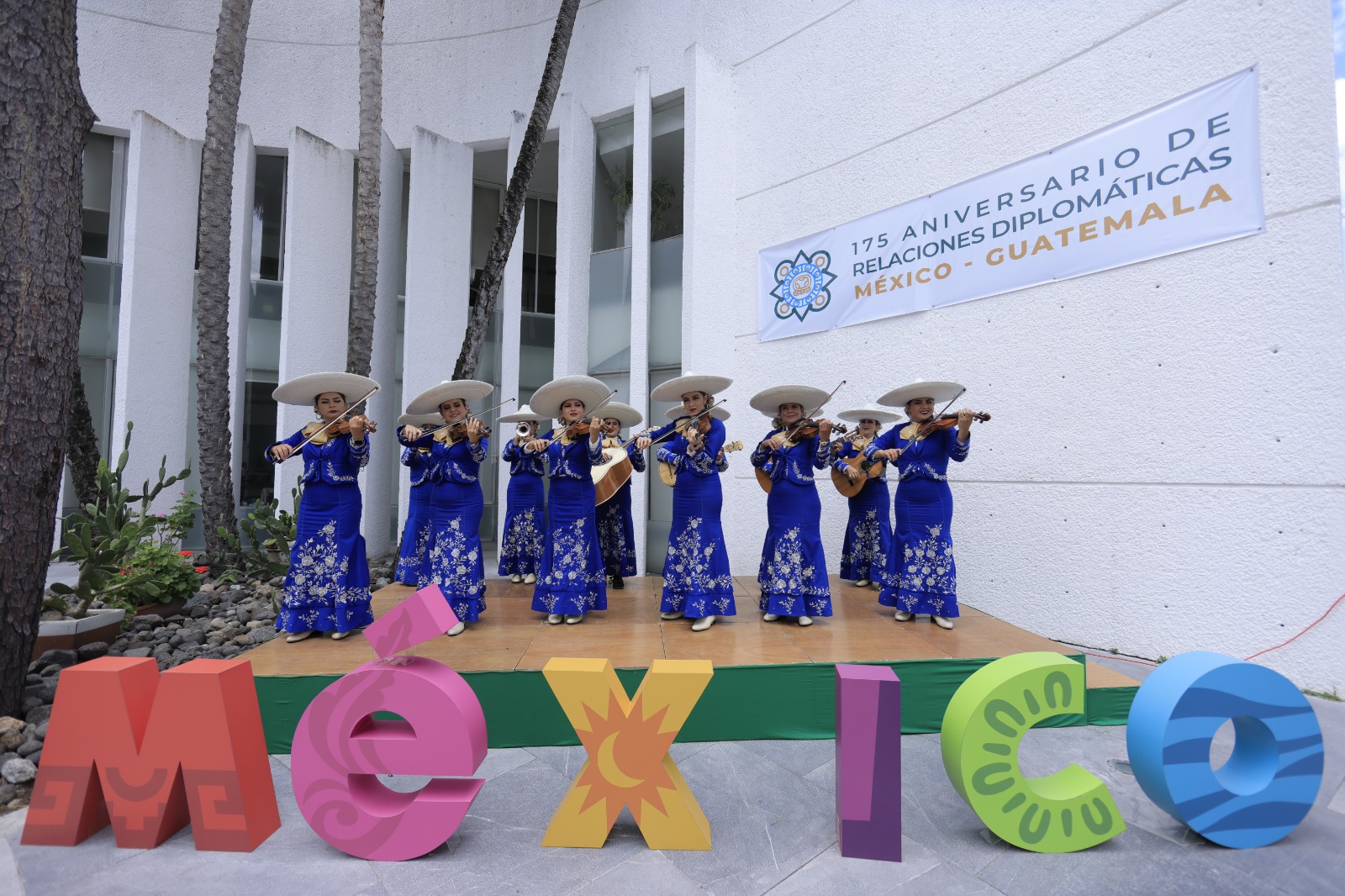 Autoridades del Ejecutivo participaron en la celebración del 213 aniversario de independencia de México