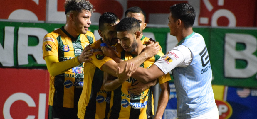 Guastatoya le pasa por encima a Municipal