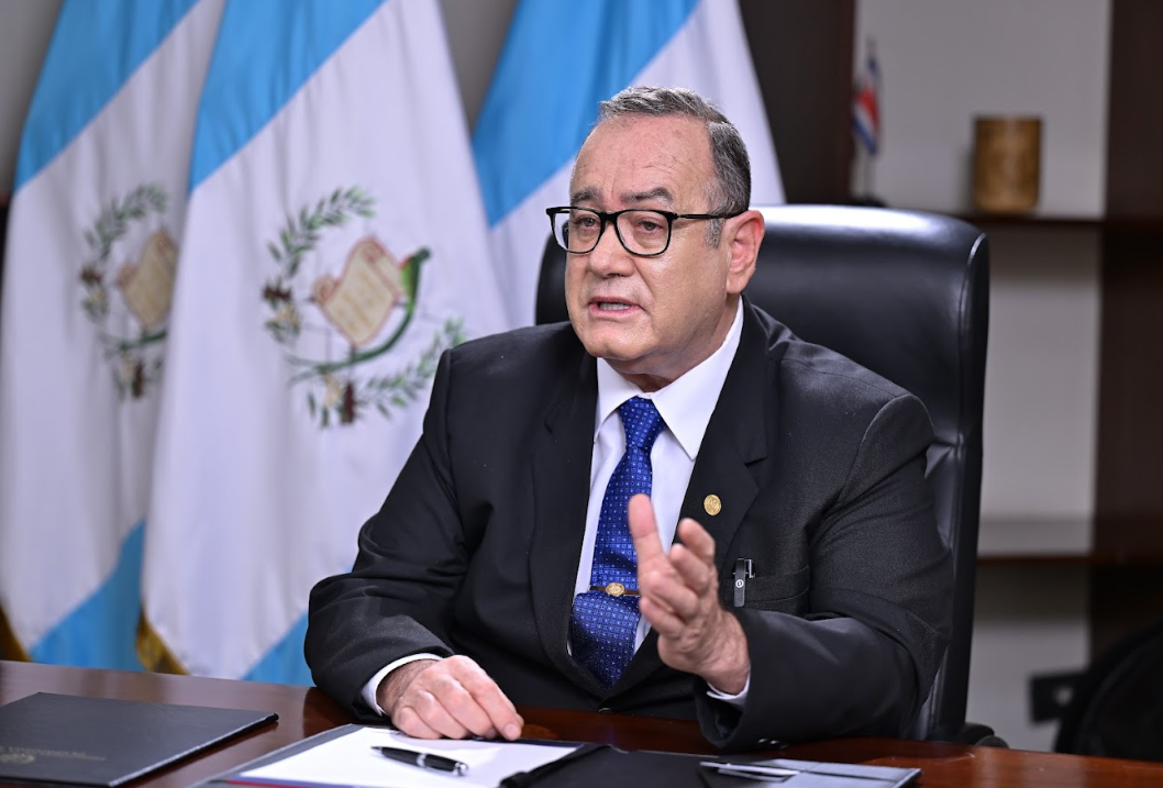 Presidente reitera su vocación democrática y principio constitucional