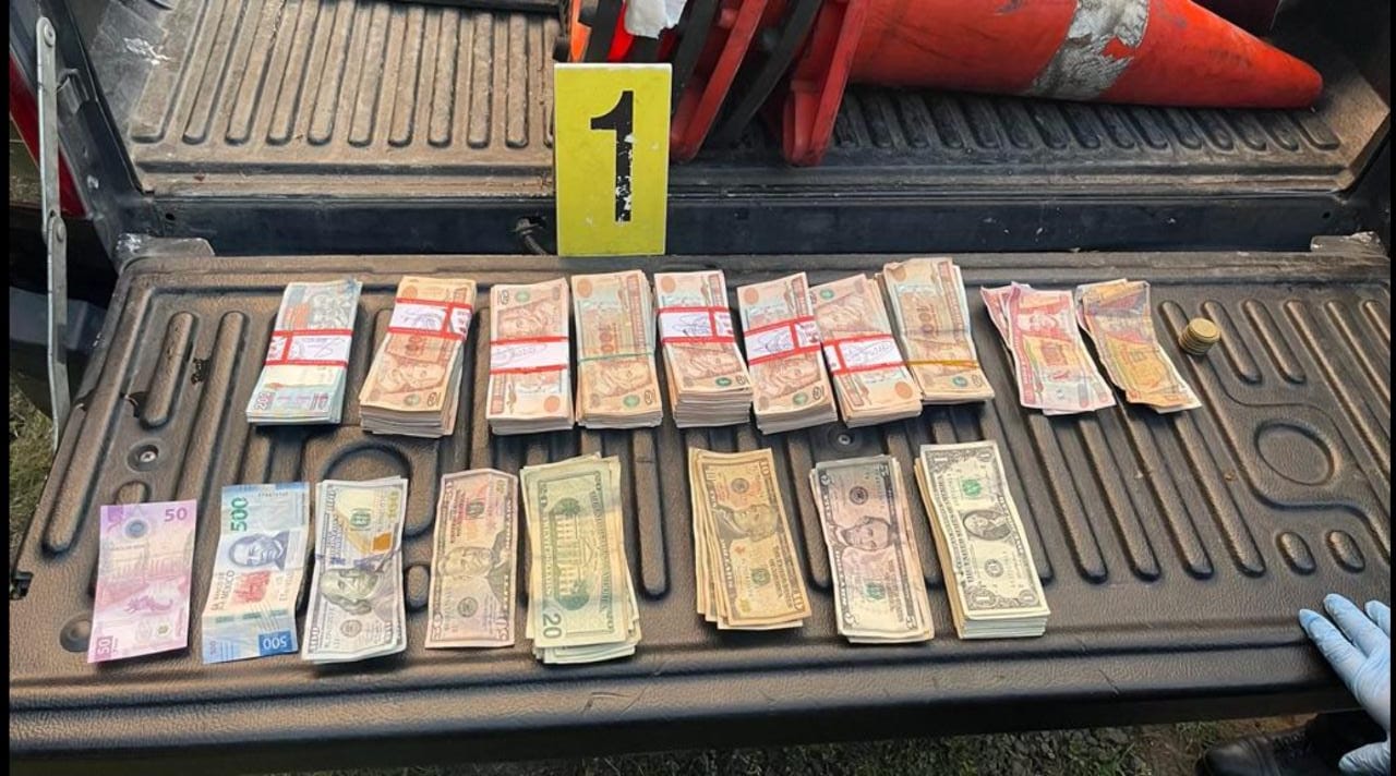 Detienen a hombre que trasladaba cerca de 90 mil quetzales en vehículo