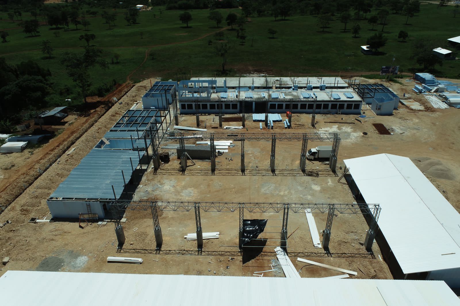 Avanza la construcción de escuela Bicentenario en La Libertad, Petén