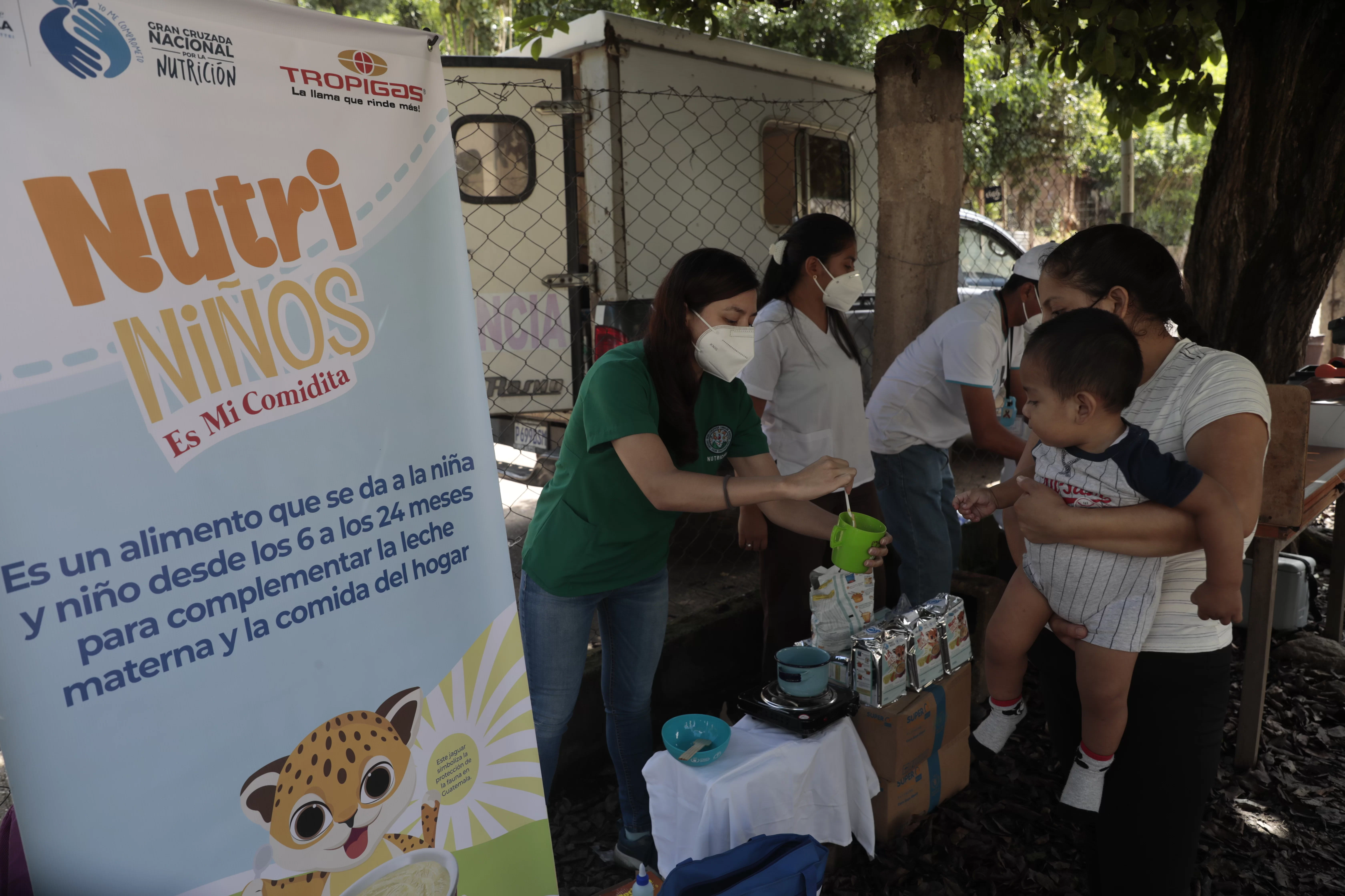 Entrega de nutriniños en el país.