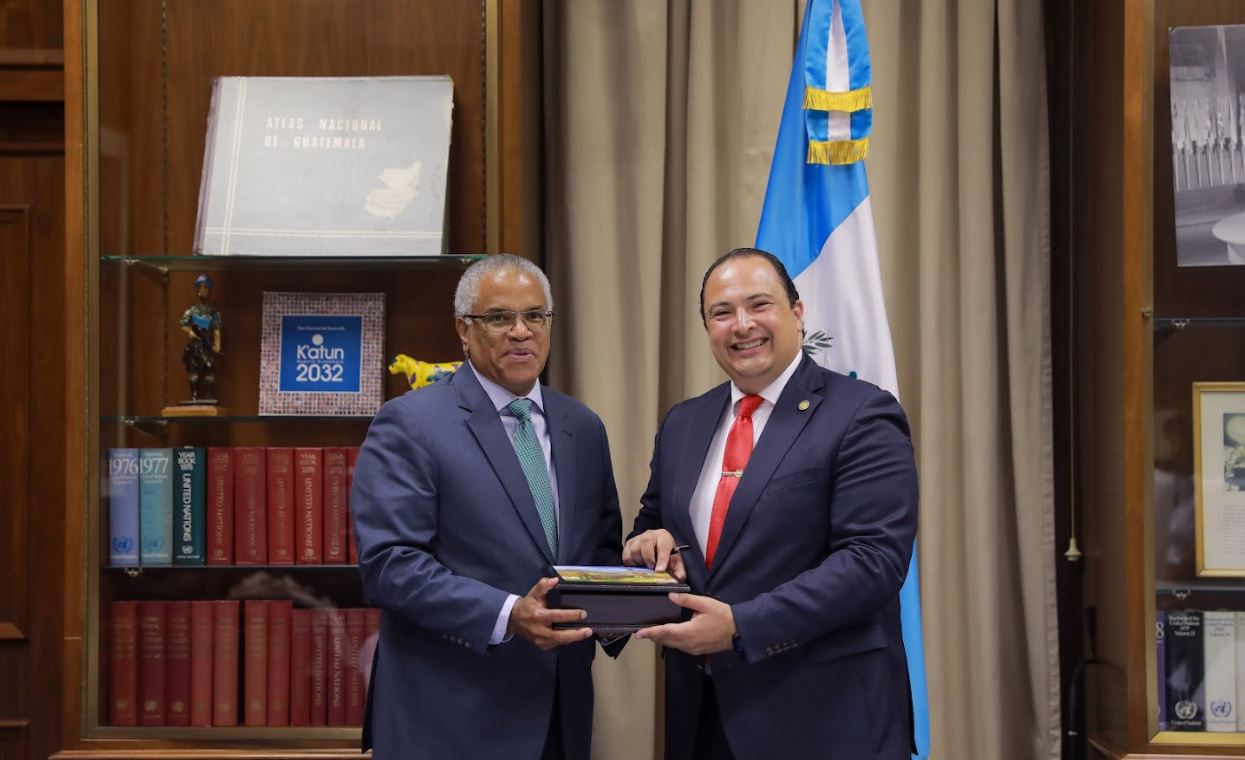 Reunión de Canciller guatemalteco con su homólogo de Belice