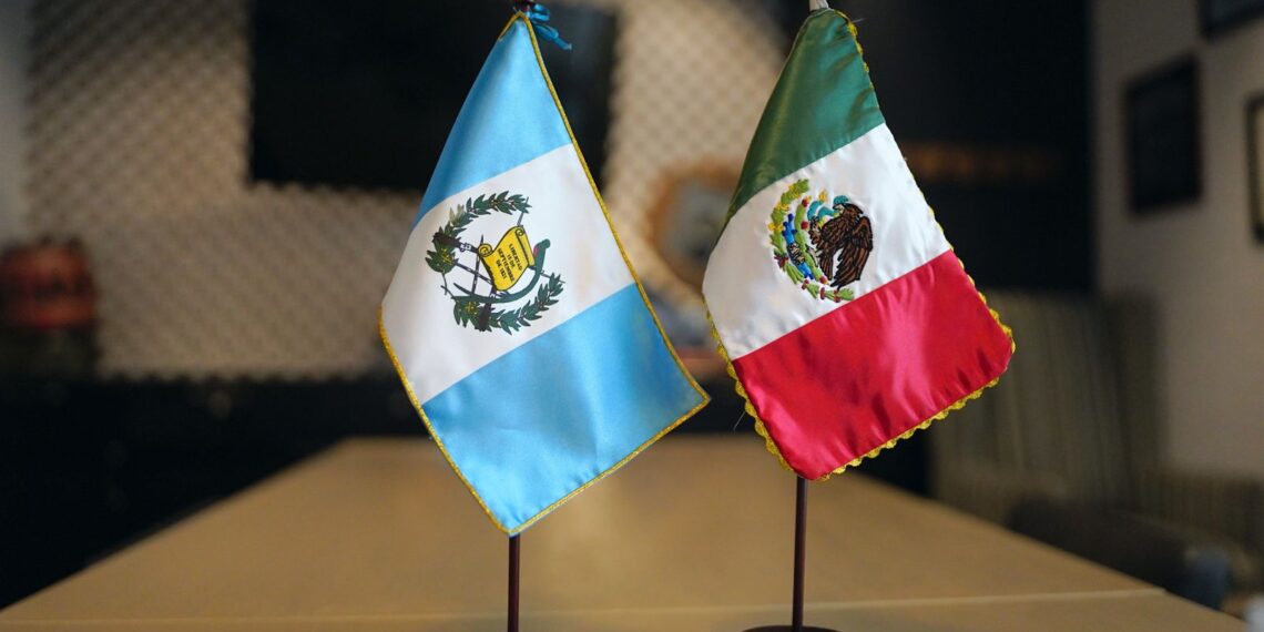 Guatemala y México coordinan acciones conjuntas, de atención y asistencia consular a refugiados en Cuilco, Huehuetenango
