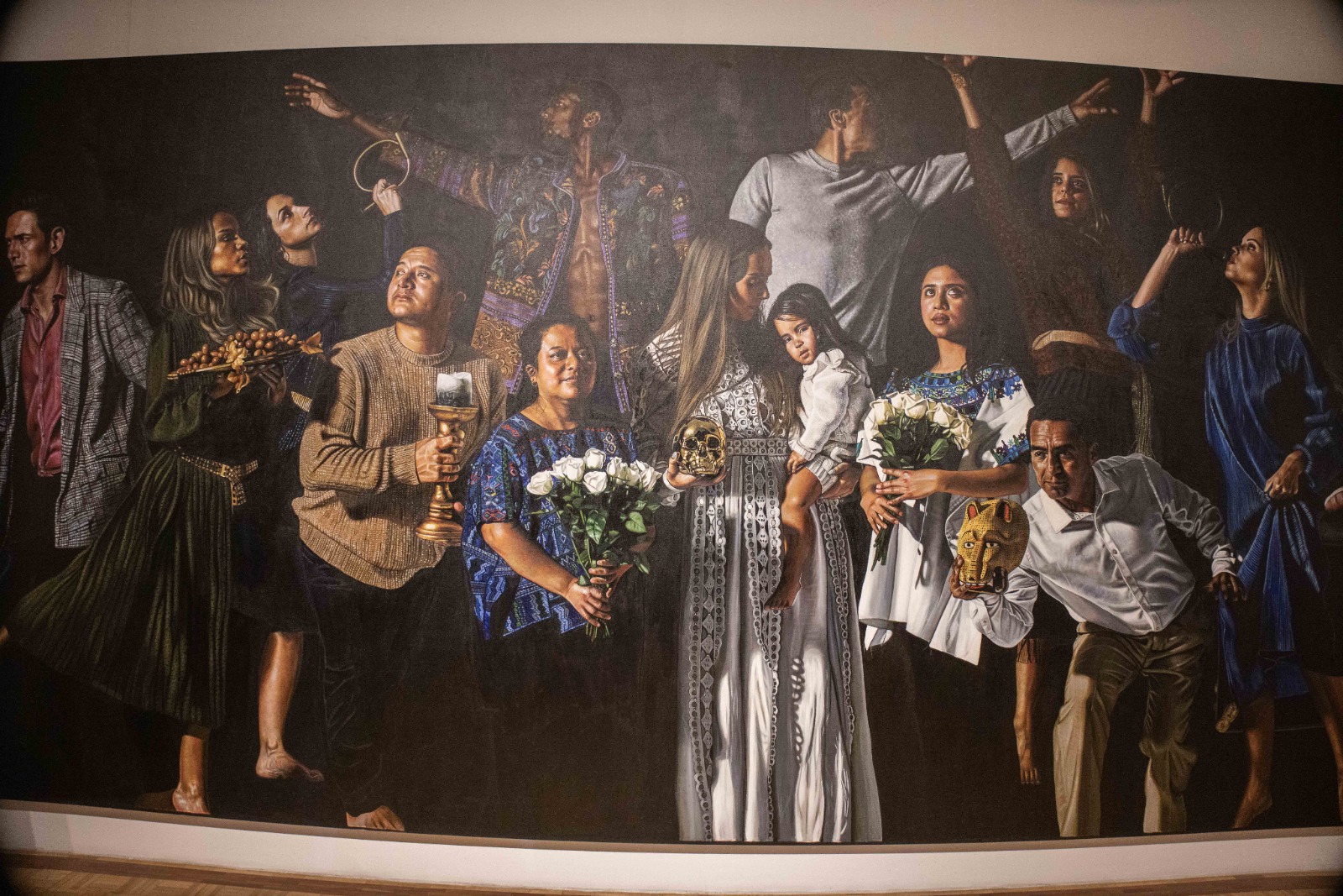 La obra inclusión del artista guatemalteco Crispapita refleja aspectos culturales compartidos por Guatemala y México. / Foto: Embajada de México.
