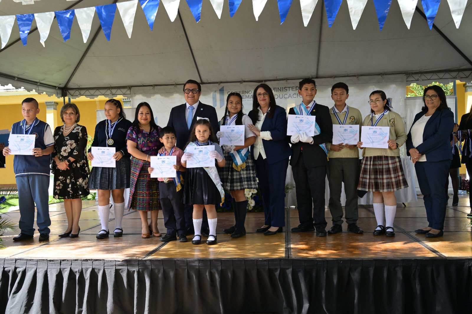 Ministerio de Educación reconoce a 42 estudiantes y atletas destacados de Guatemala