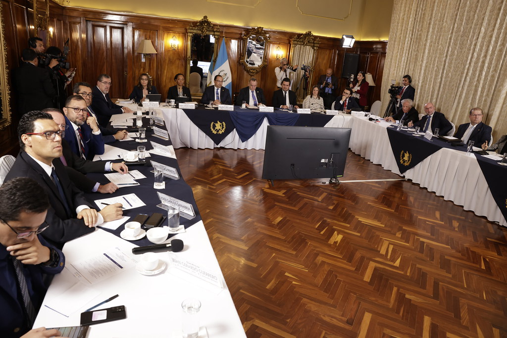 Primera reunión entre el presidente Alejandro Giammattei con el binomio electo.