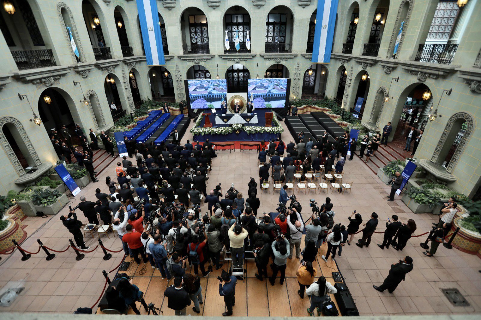 Ejecutivo y binomio electo reanudan proceso de transición