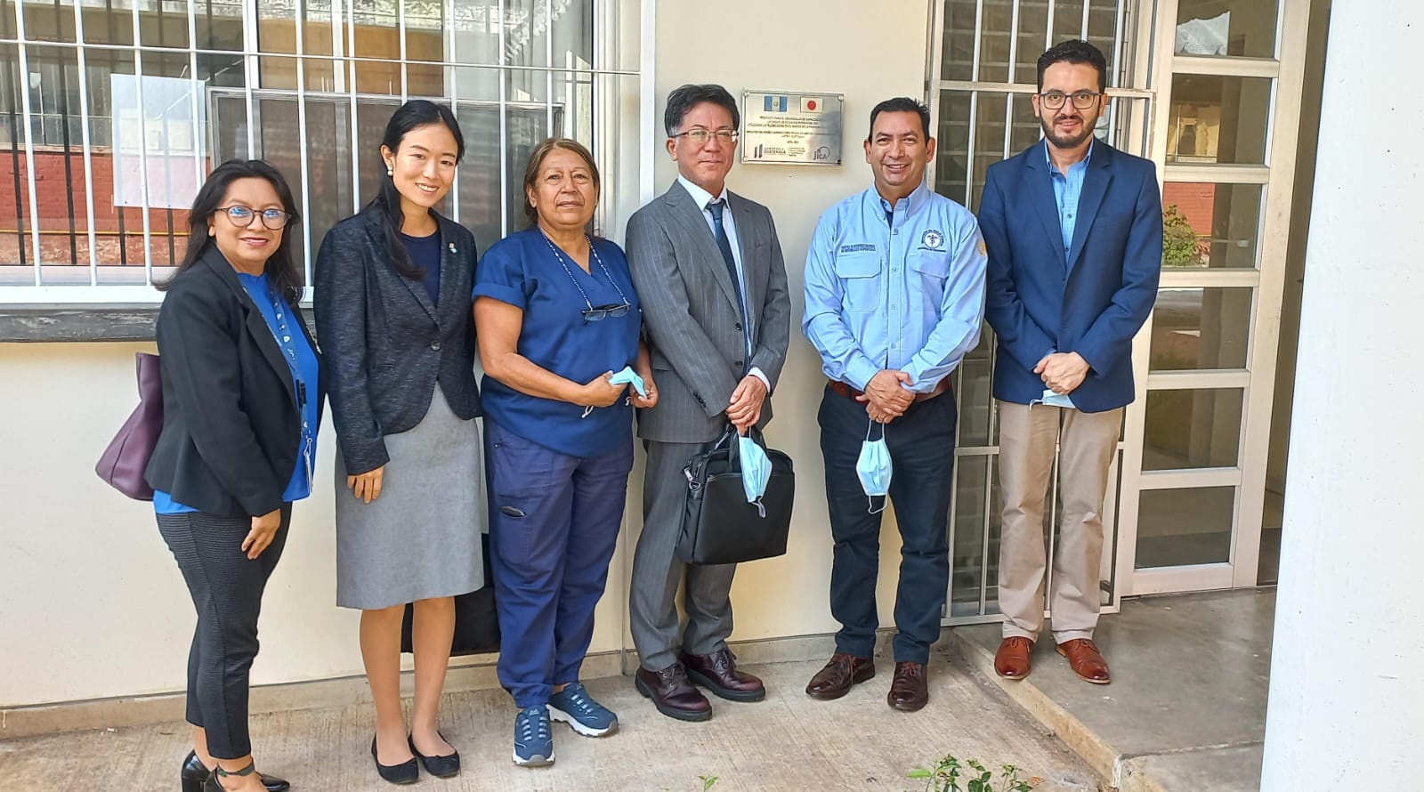 Representantes de la Agencia de Cooperación Internacional de Japón junto a autoridades de salud. /Foto: MSPAS