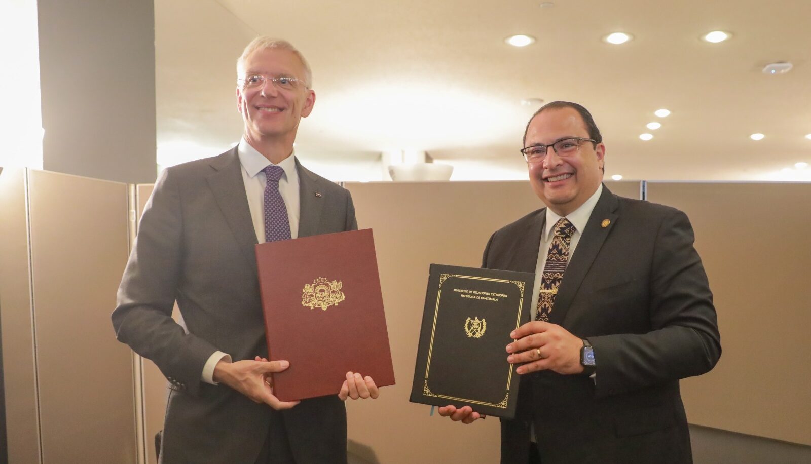 Guatemala firma Memorando de Entendimiento sobre Consultas Políticas