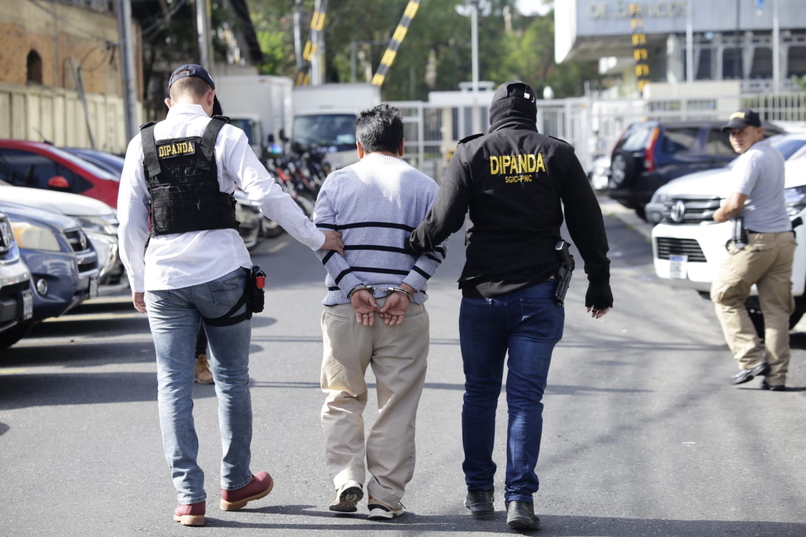 Agentes de la PNC desarticulan banda criminal de extorsionistas imitadores. / Foto: PNC.