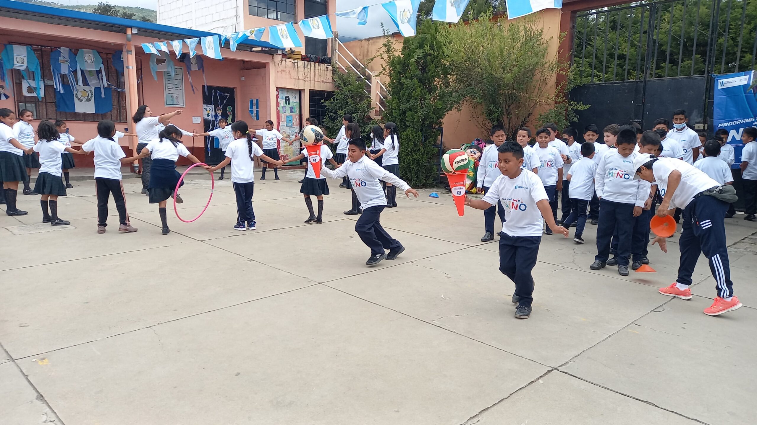 Celebran el Día del Niño con estudiantes de Huehuetenango