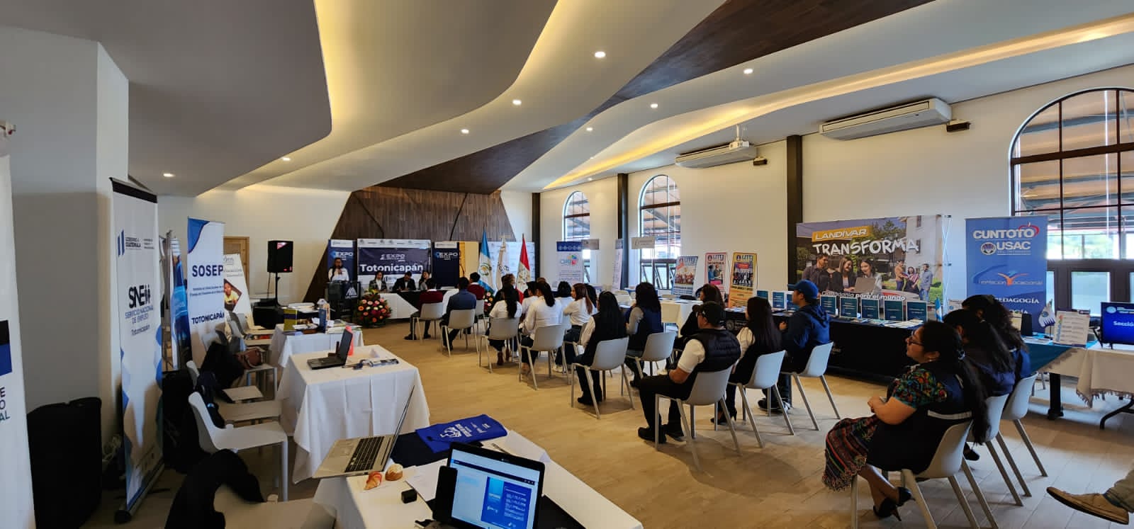 Expo Becas Tour 2023: Acercan oferta educativa a población de Totonicapán