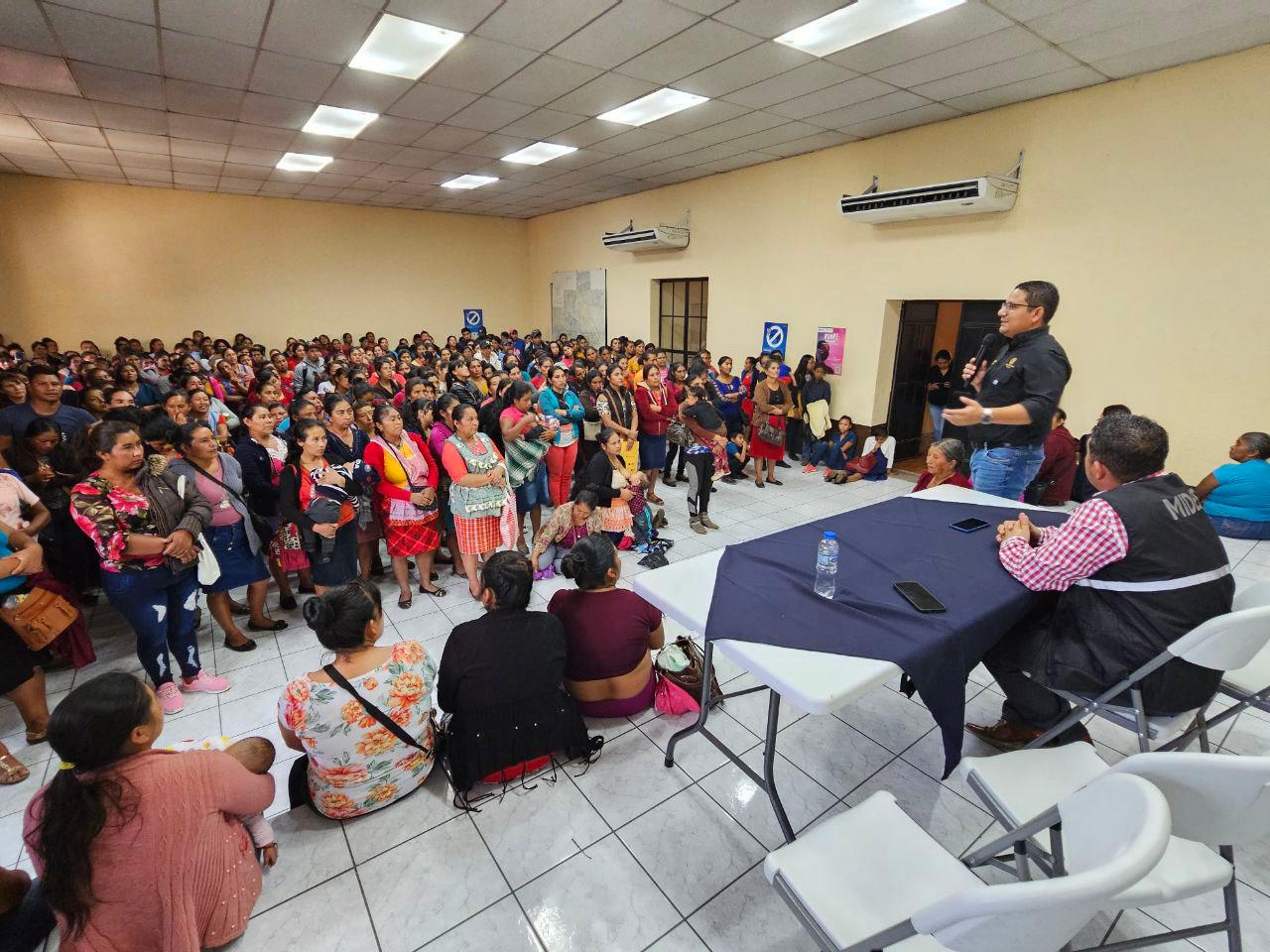 Entregan más de 2 mil 400 transferencias monetarias condicionadas en Jalapa