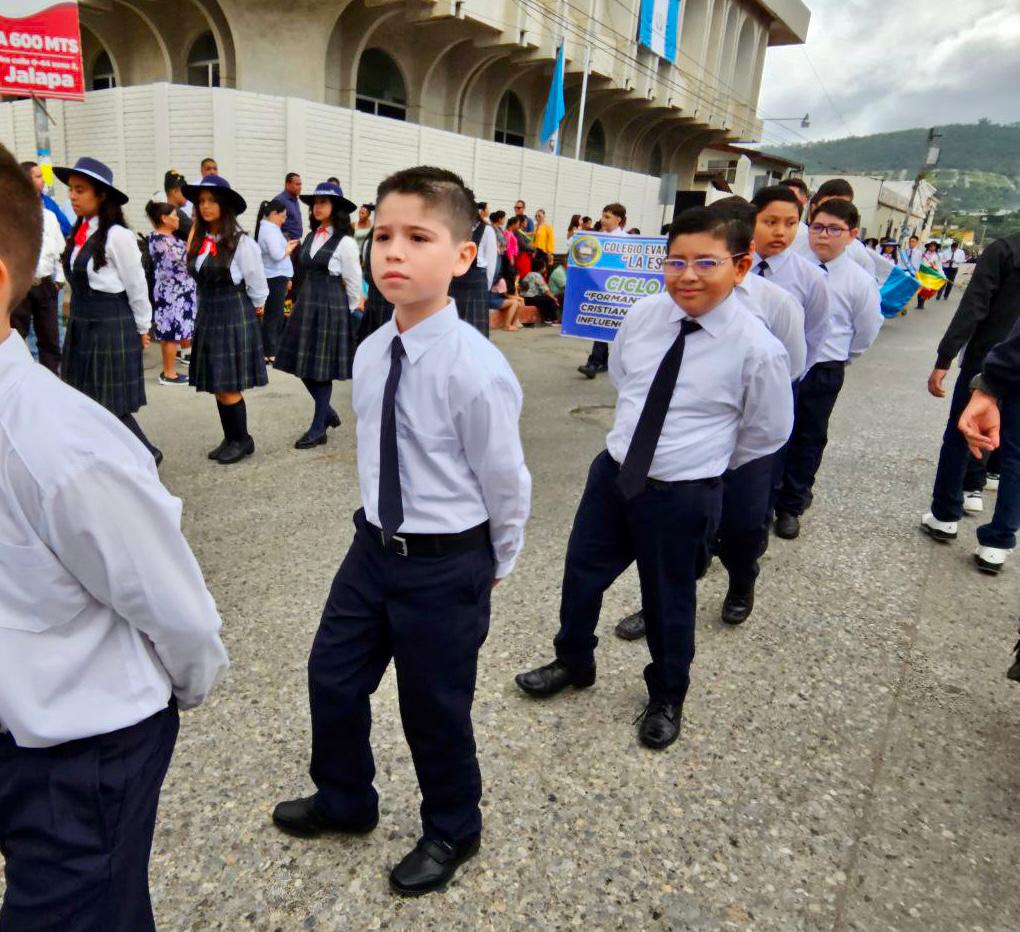 Por segundo día, alumnos de Jalapa participan en desfiles cívicos