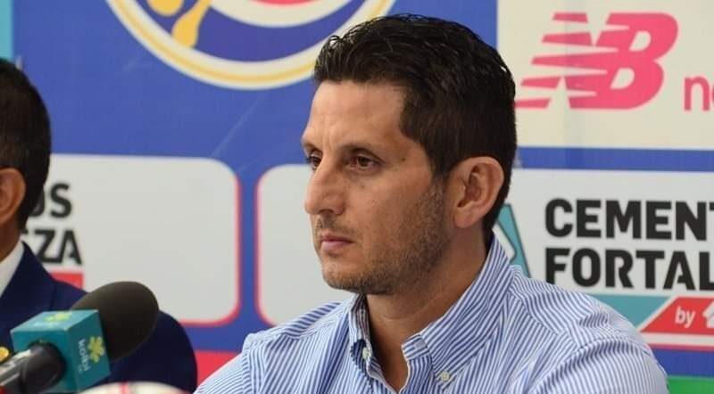 Ronald González deja el cargo de entrenador de Antigua GFC