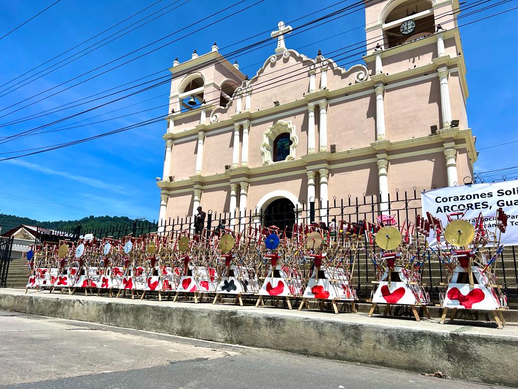 En el marco de la feria patronal de Totonicapán, entregan toritos a 12 sociedades locales