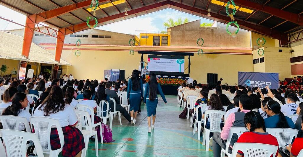 Jóvenes y señoritas de Chiquimula participaron en la segunda Expo Becas 2023
