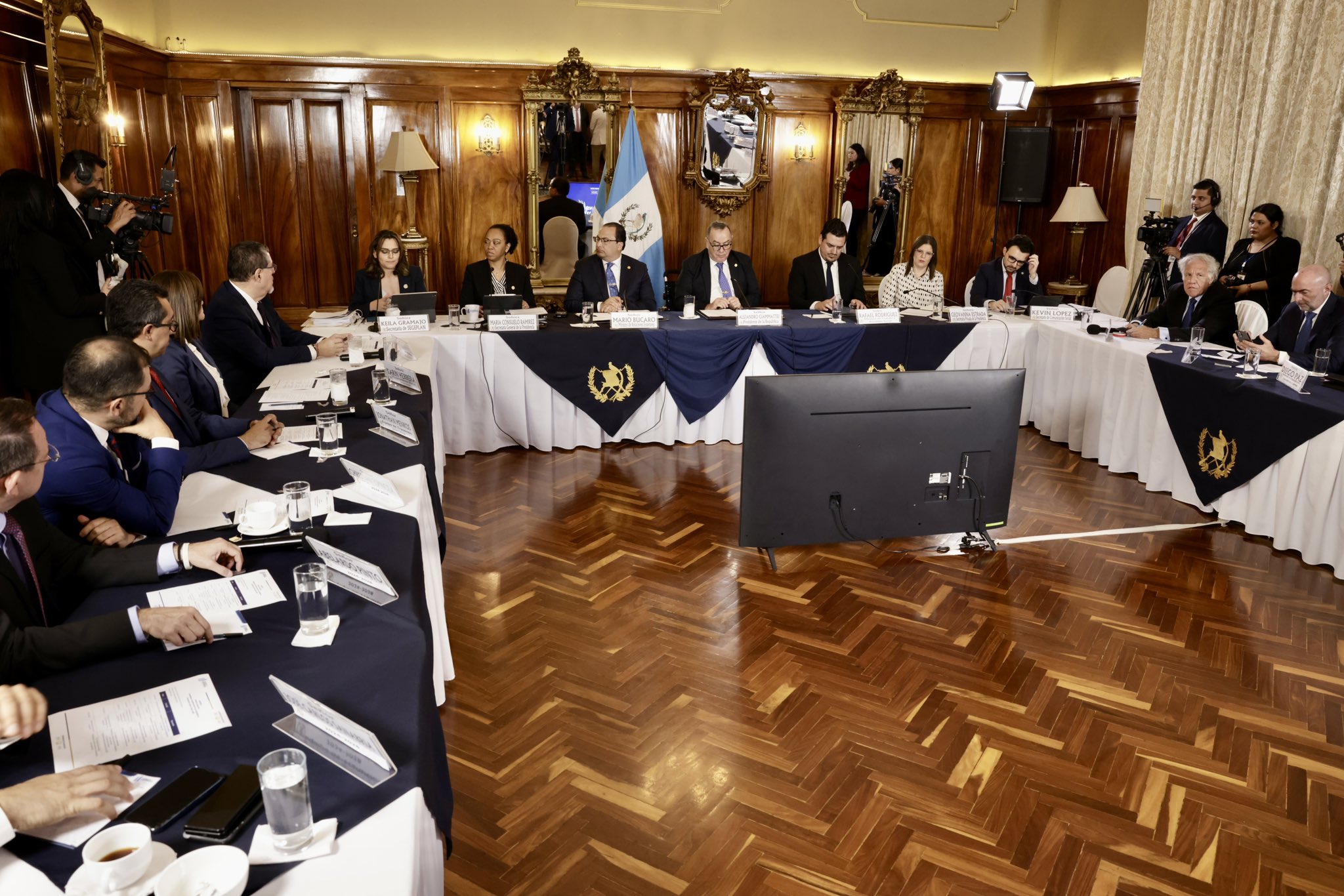 Jefe del Ejecutivo subraya diálogo abierto durante proceso de transición