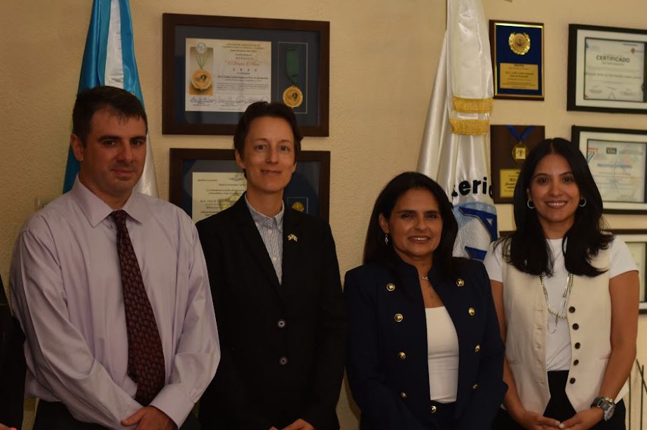 Salud recibe donativo para fiscalización de precursores y sustancias químicas