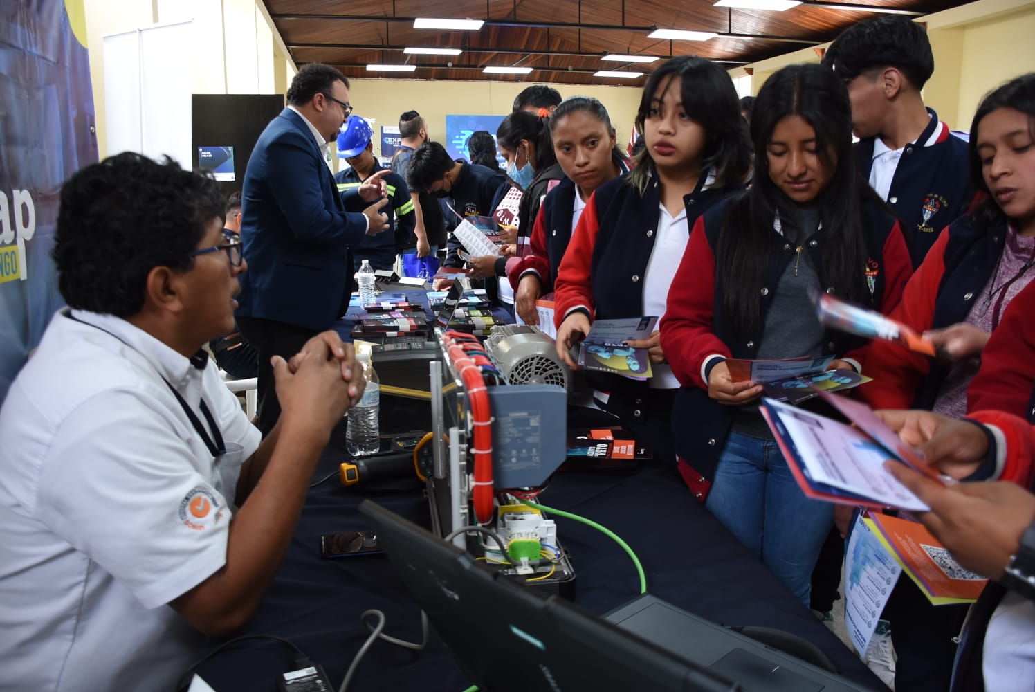 Por segundo día, Quetzaltenango desarrolla Expo Becas Tour 2023