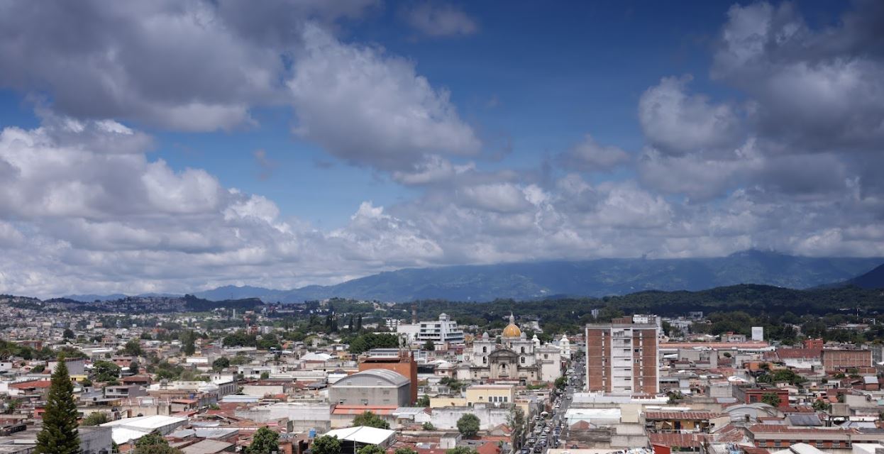 Este día se prevé ambiente cálido y húmedo, algunos nublados con lluvias