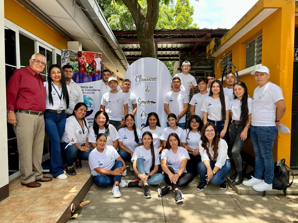 Jóvenes chiquimultecos finalizan servicio cívico social del MAGA