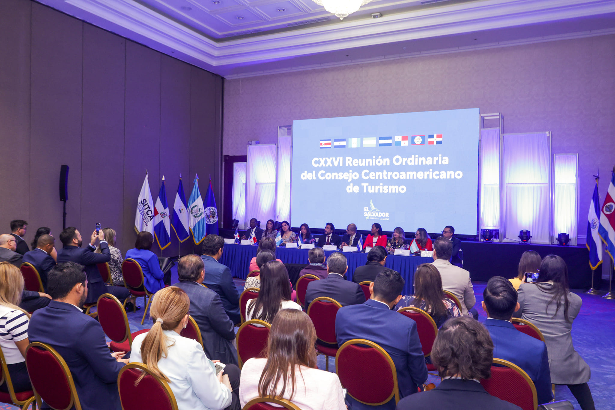 Sesión extraordinaria de turismo en El Salvador. /Foto: Inguat