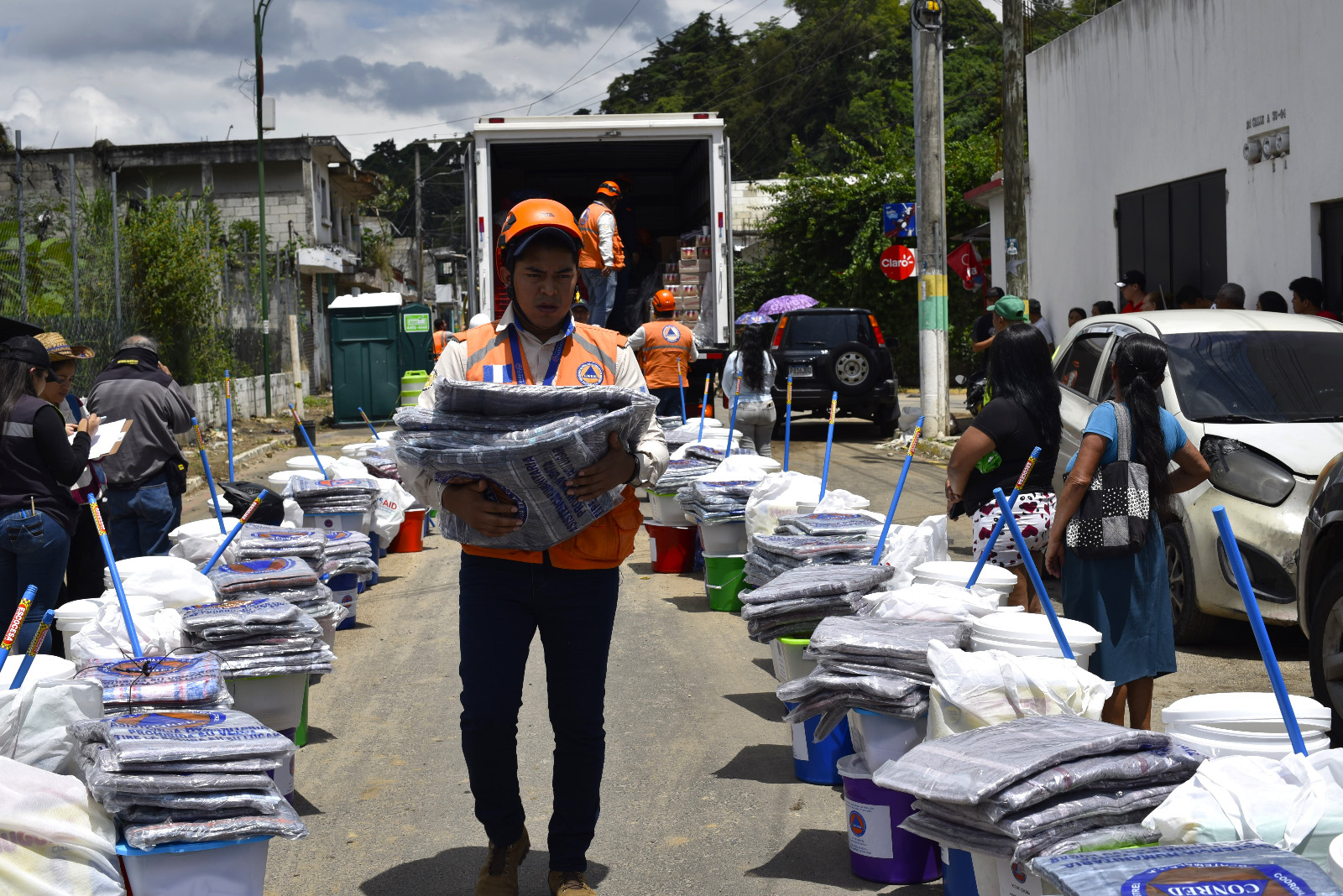 Se-Conred continúa la entrega de ayuda humanitaria en Villa Hermosa, San Miguel Petapa