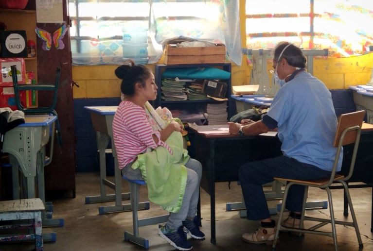 Jornada integral de salud atiende a vecinos de El Búcaro, Villa Nueva